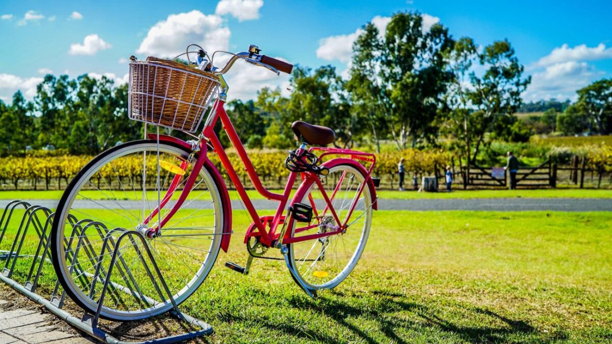 Νέα Ζηλανδία: Έγκυος βουλευτής των Πρασίνων πήγε με το ποδήλατο στο μαιευτήριο