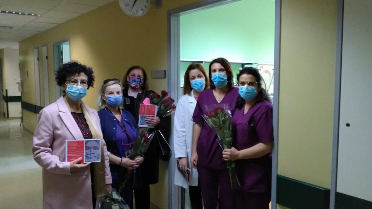 Ευχαριστούμε που στέκεστε δυνατές – Το Τμήμα Φεμινιστικής Πολιτικής του ΣΥΡΙΖΑ-Π.Σ. Πιερίας στο Νοσοκομείο Κατερίνης