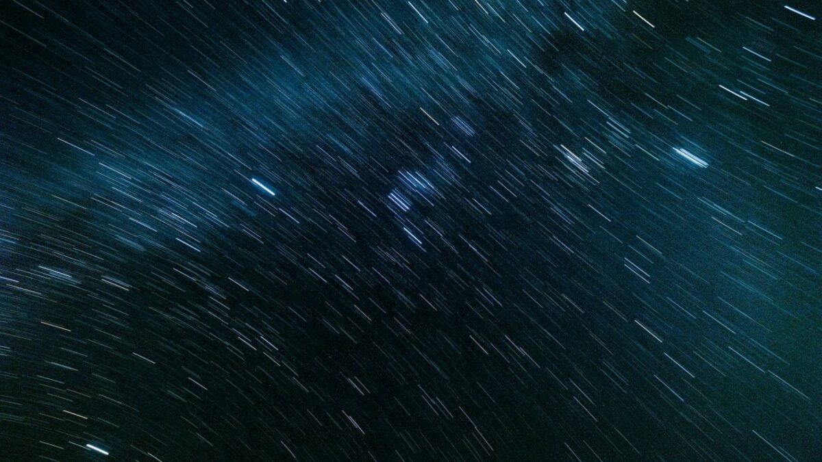 Λεοντίδες: Κορυφώνεται απόψε η φθινοπωρινή «βροχή» διαττόντων αστέρων