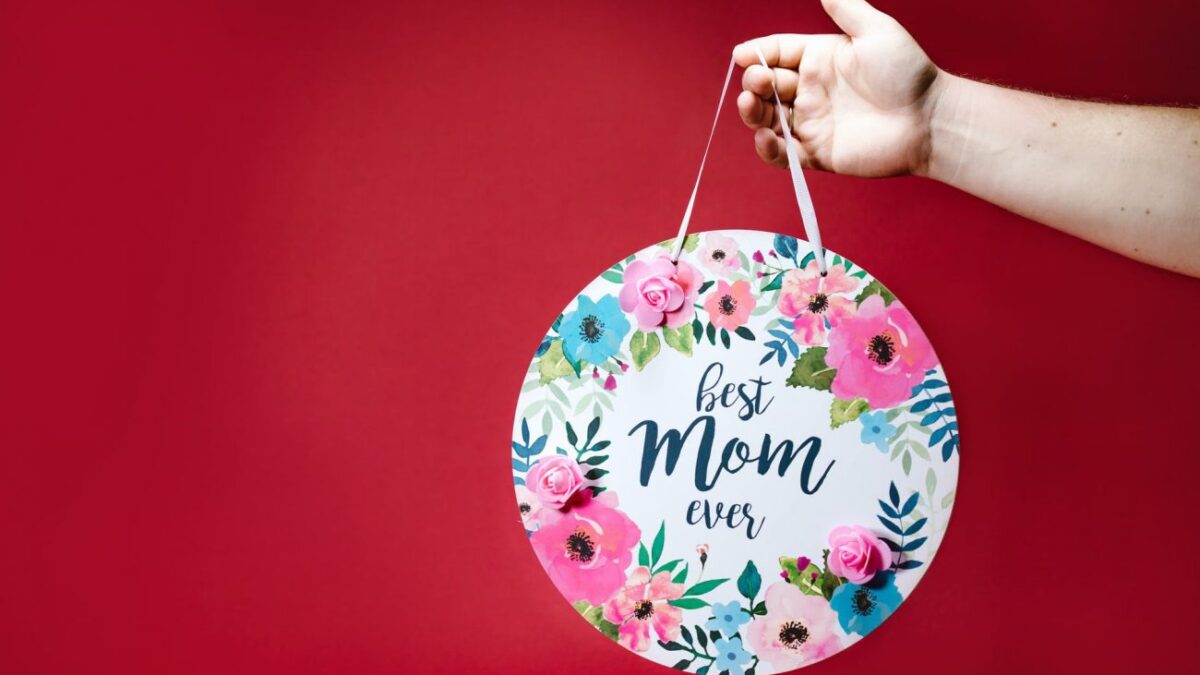 Γιορτή της μητέρας 2021: Χρόνια πολλά σε όλες τις μητέρες – Πώς καθιερώθηκε