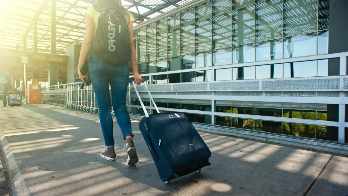 Βιάζεσαι να παραλάβεις πρώτη τη βαλίτσα σου από το αεροδρόμιο; Δες πώς θα το κάνεις πανεύκολα