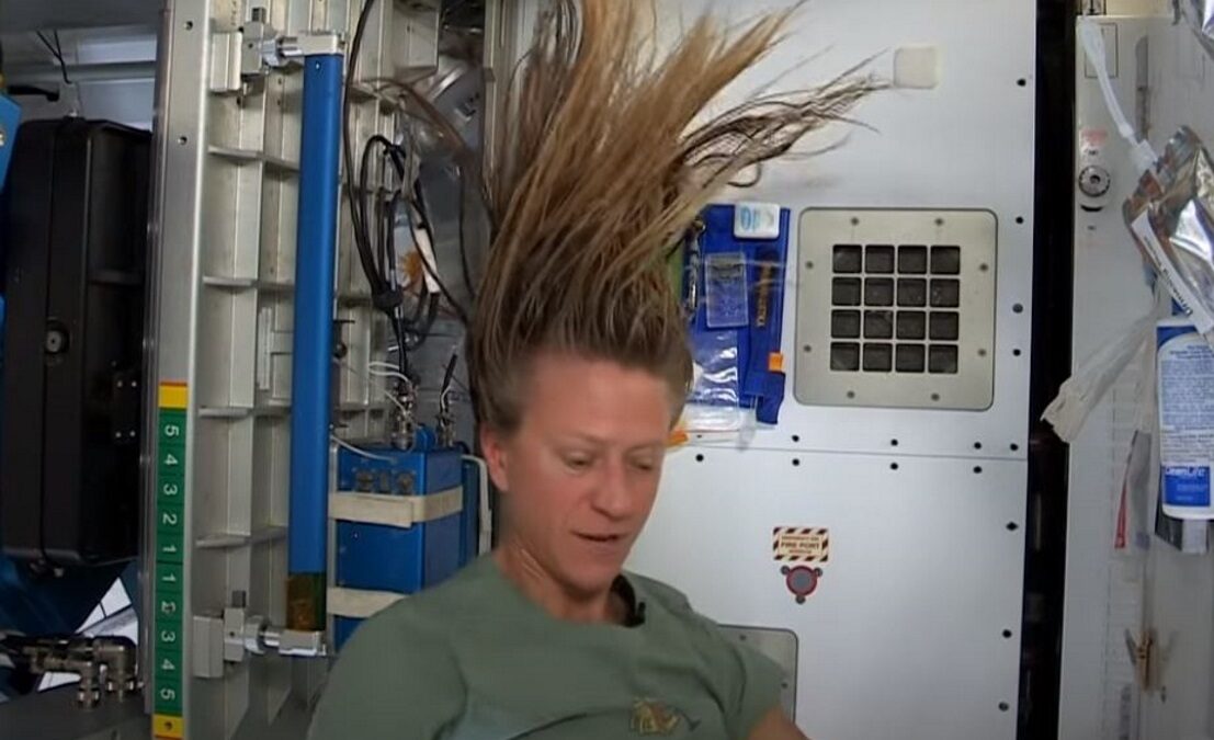 Απίστευτες εικόνες: Έτσι λούζονται οι αστροναύτες στο Διάστημα (BINTEO)