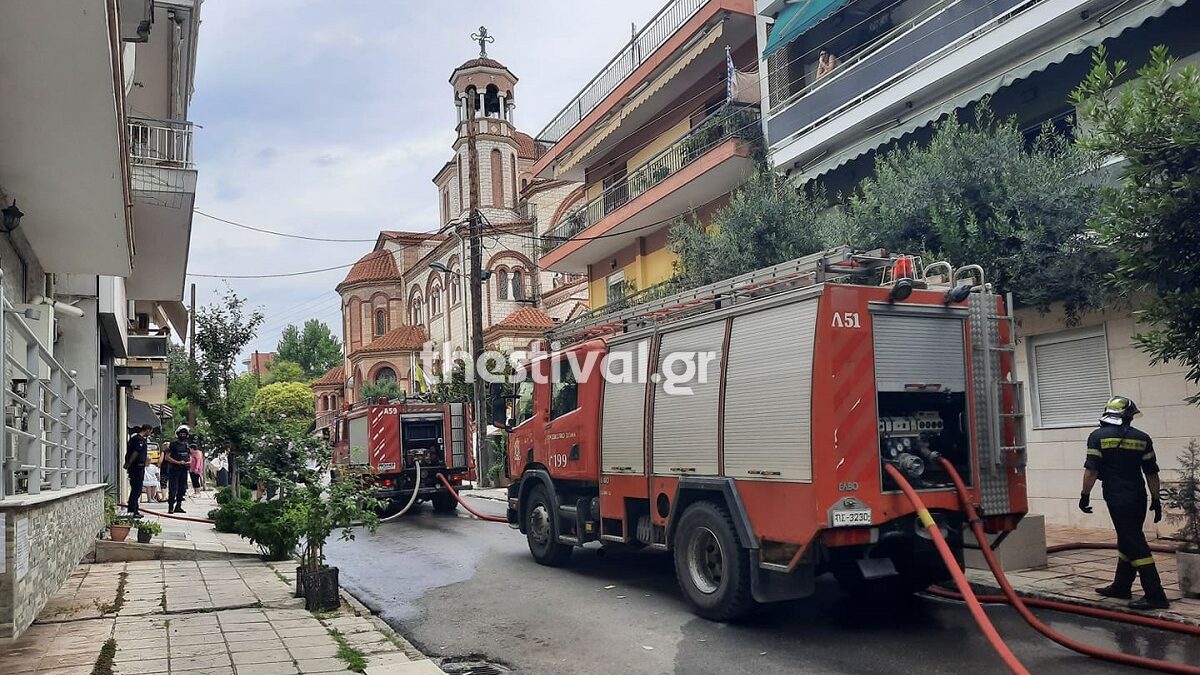 Σοκ στη Θεσσαλονίκη: Ηλικιωμένος έκαψε το σπίτι του και αυτοκτόνησε (ΒΙΝΤΕΟ & ΦΩΤΟ)