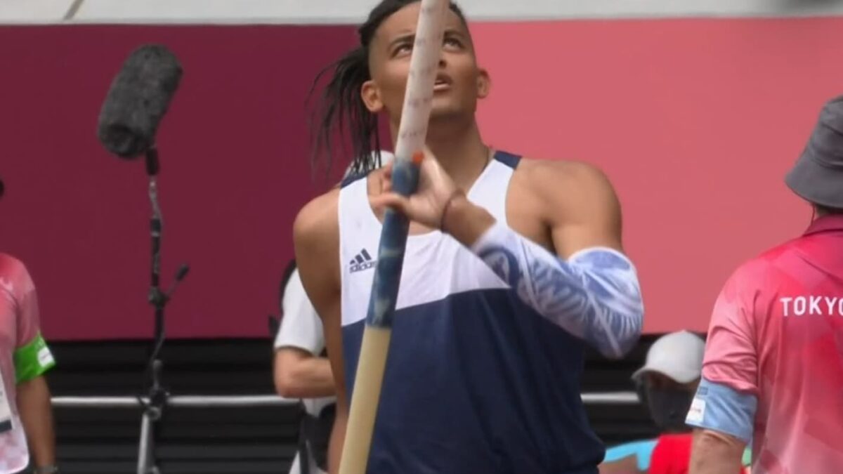 Ολυμπιακοί αγώνες: Στον τελικό του επί κοντώ ο 21χρονος Εμμανουήλ Καραλής (ΒΙΝΤΕΟ)