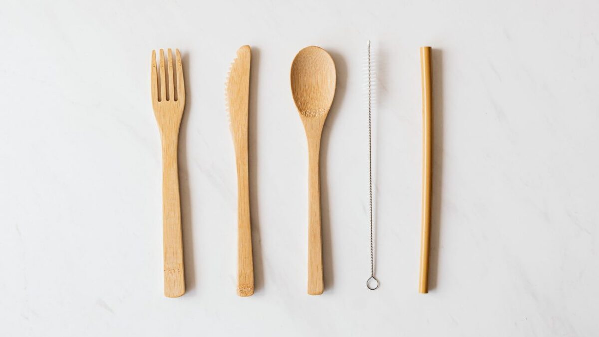 Το απλό και viral κόλπο για να καθαρίσετε αποτελεσματικά τις ξύλινες κουτάλες σας