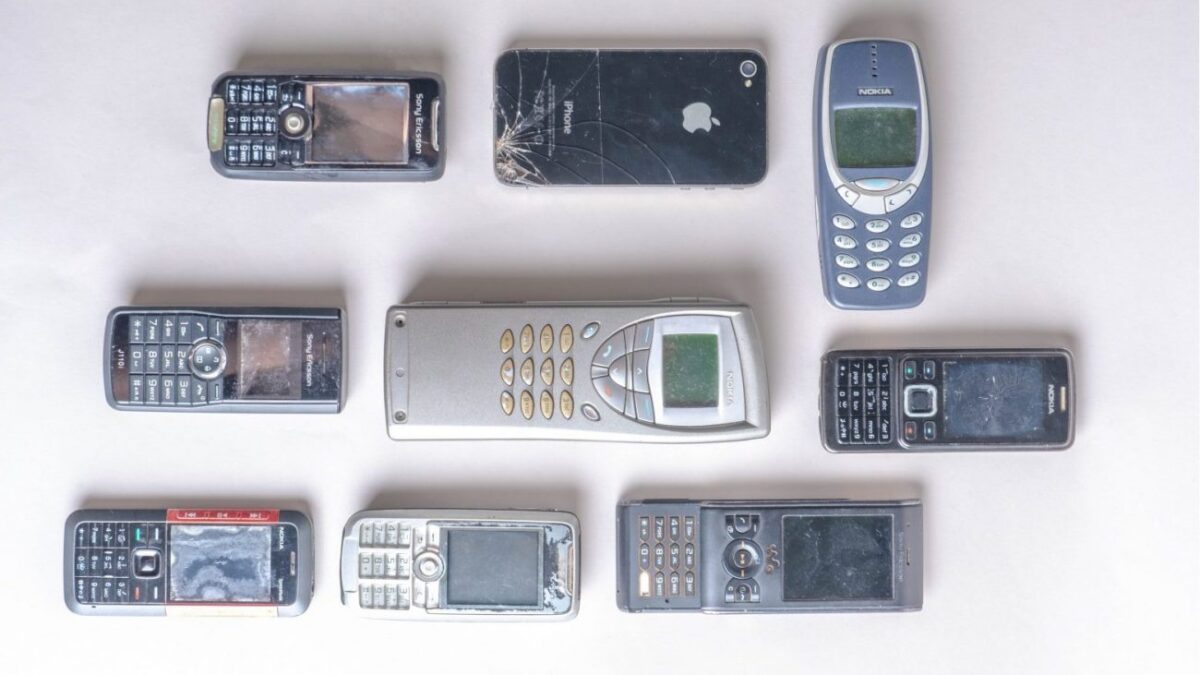 Έχεις ένα από αυτά τα 10 «αρχαία» κινητά; Τότε μπορείς να βγάλεις χρήματα!