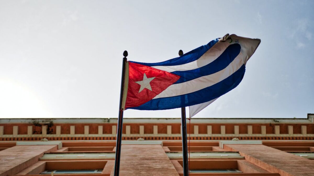 ΠΕΑΕΑ-ΔΣΕ Κατερίνης: Κάτω τα χέρια από την Κούβα