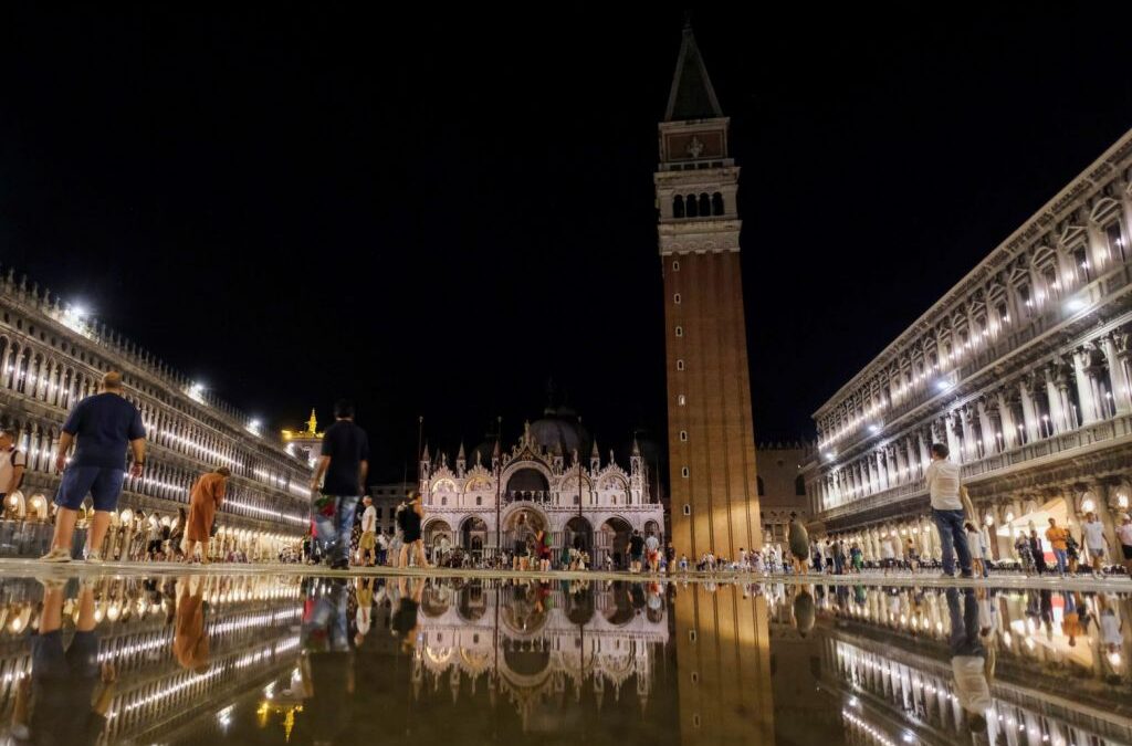 Βενετία – Πλημμύρισε εν μέσω Αυγούστου η πλατεία Αγίου Μάρκου – Το φαινόμενο «acqua alta»