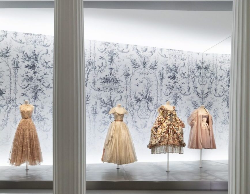 Στην Νέα Υόρκη η θρυλική έκθεση «Christian Dior: Designer of Dreams»