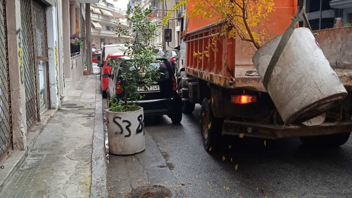 Δήμος Κατερίνης: Απομακρύνονται ογκώδη αντικείμενα από πεζοδρόμια και θέσεις στάθμευσης