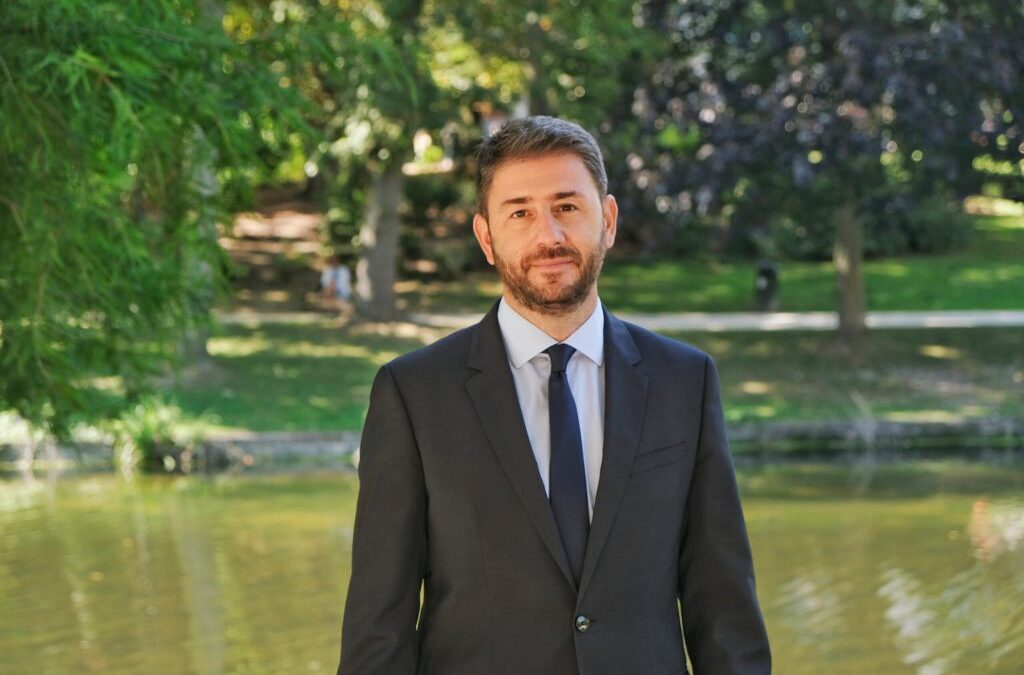 Νίκος Ανδρουλάκης: Ποιον επιλέγει για αντικαταστάτη τού στη Βουλή και ποιον για εκπρόσωπο Τύπου