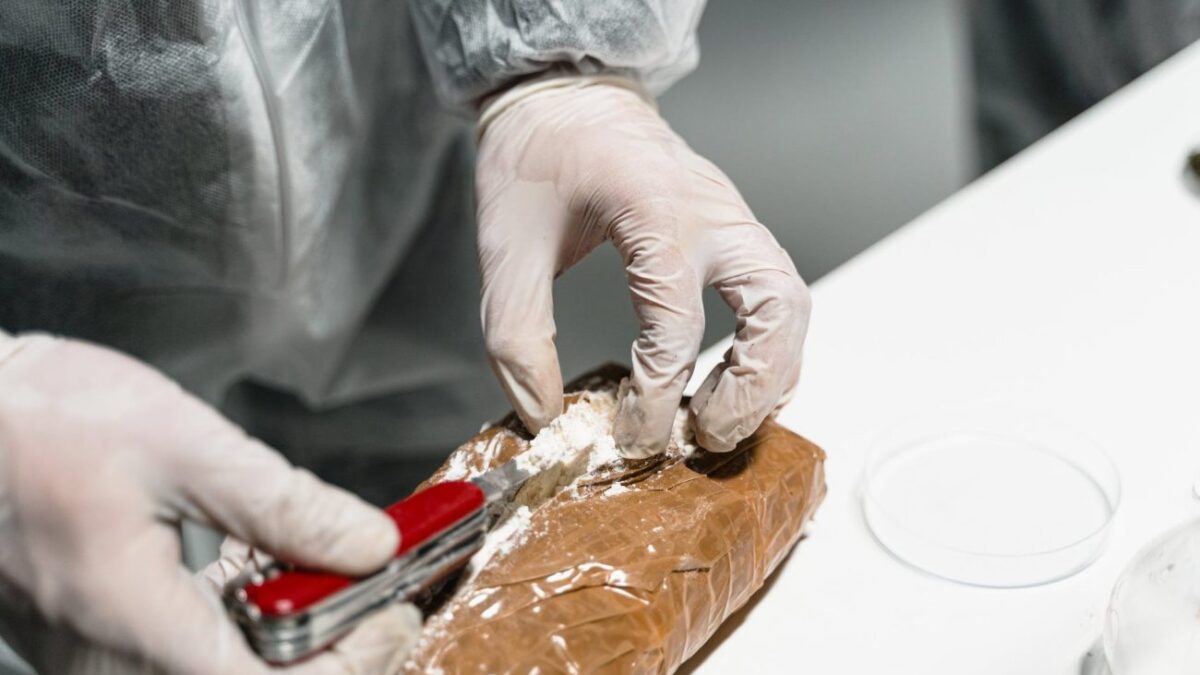 Πάτρα – Εντοπίστηκε εργαστήριο συσκευασίας ηρωίνης και κοκαΐνης