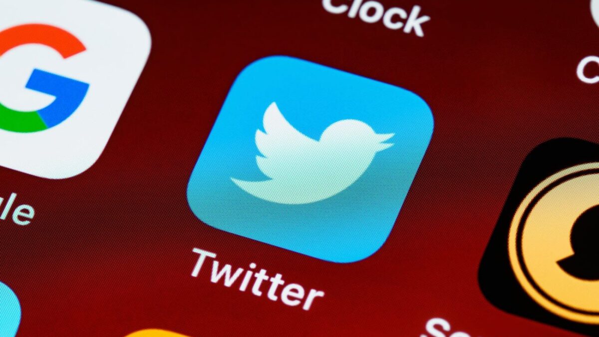 Το Twitter θα προειδοποιεί για fake news για τον πόλεμο στην Ουκρανία