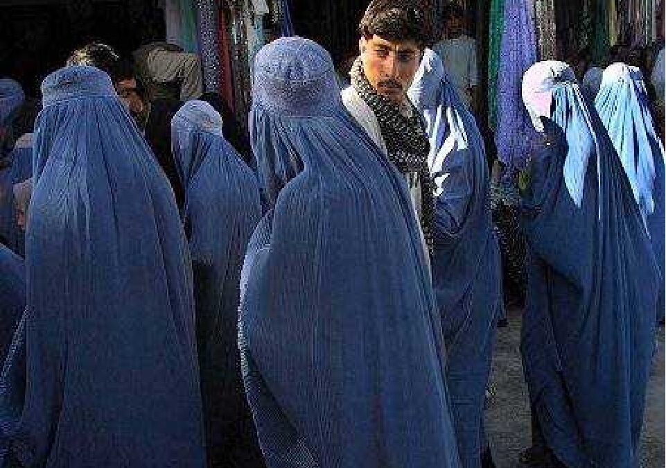 Αφγανιστάν – Οι γυναίκες-θύματα βίας αφήνονται στην τύχη τους