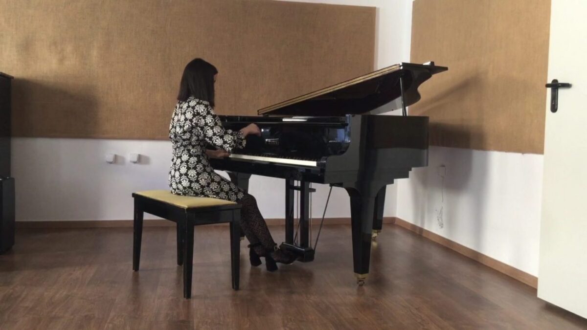 Μαθήτρια από τη Θεσσαλονίκη κέρδισε τη δεύτερη θέση σε παγκόσμιο διαγωνισμό πιάνου (ΒΙΝΤΕΟ)