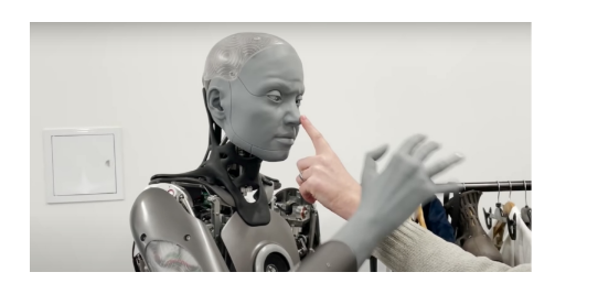 Ρομπότ που μοιάζει εκπληκτικά με άνθρωπο, νευριάζει όταν το χτυπάς στη μύτη (ΒΙΝΤΕΟ)