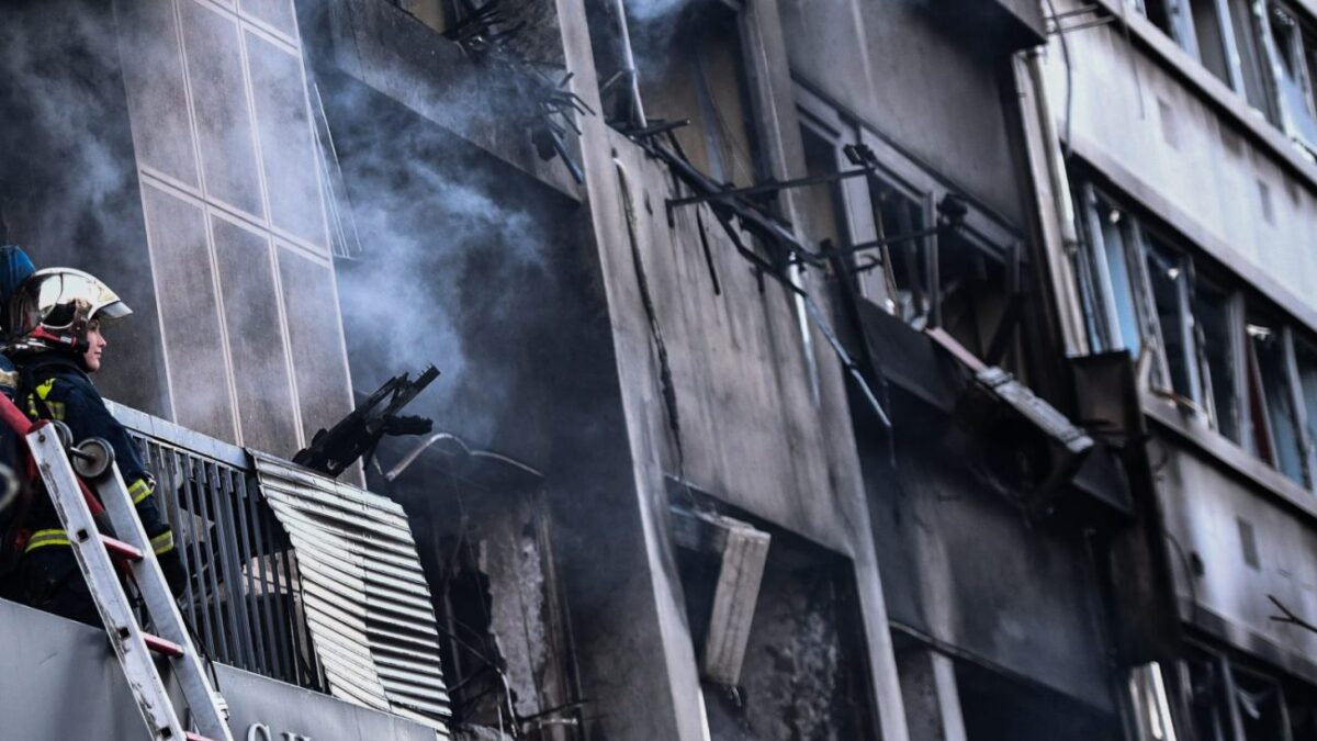 Έκρηξη στη Συγγρού: Δεν υπήρχε παροχή φυσικού αερίου στο κτίριο, λέει η εταιρεία – Τι εξετάζεται