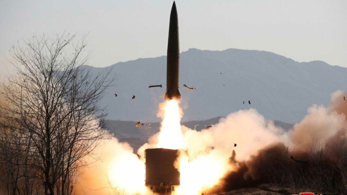 Η Βόρεια Κορέα εκτόξευσε πυραύλους από πλατφόρμα τρένου