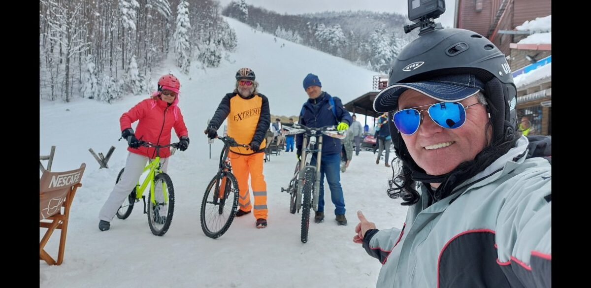 Ελεύθεροι Ποδηλάτες Πιερίας: Γιόρτασαν την «Αποκριά» στο Χιονοδρομικό Κέντρο Ελατοχωρίου