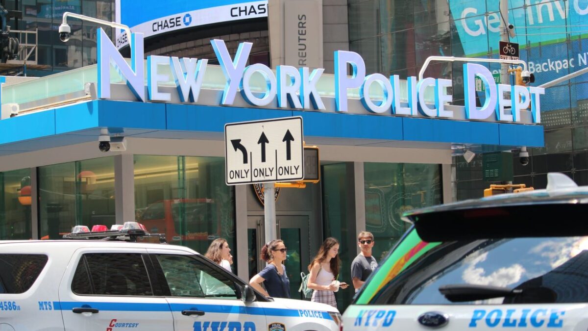 Νέα Υόρκη: Η αστυνομία αναζητεί έναν άνδρα που φέρεται να έχει σκοτώσει αστέγους