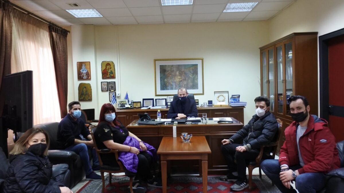 Συνάντηση του προέδρου Επιμελητηρίου Πιερίας Ηλία Χατζηχριστοδούλου με την Ένωση Καταστηματαρχών Κουρέων – Κομμωτών Ν. Πιερίας