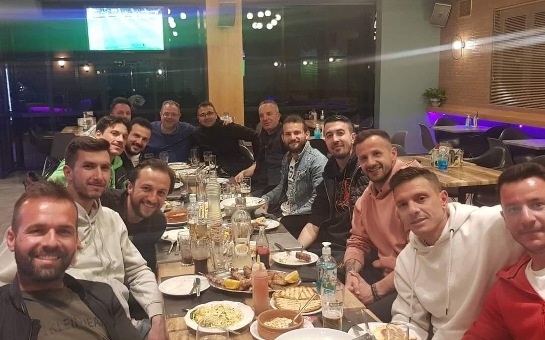 Η συνάντηση πρώην ποδοσφαιριστών της Α.Ε.  Καρίτσας με τον Κώστα Κουτρούπα και οι ευχές για… καλό αγώνα!