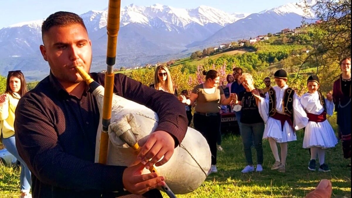 Ορεινή Πιερία: Αναβίωσαν και φέτος τα Πασχαλινά Χοροστάσια {ΕΙΚΟΝΕΣ}