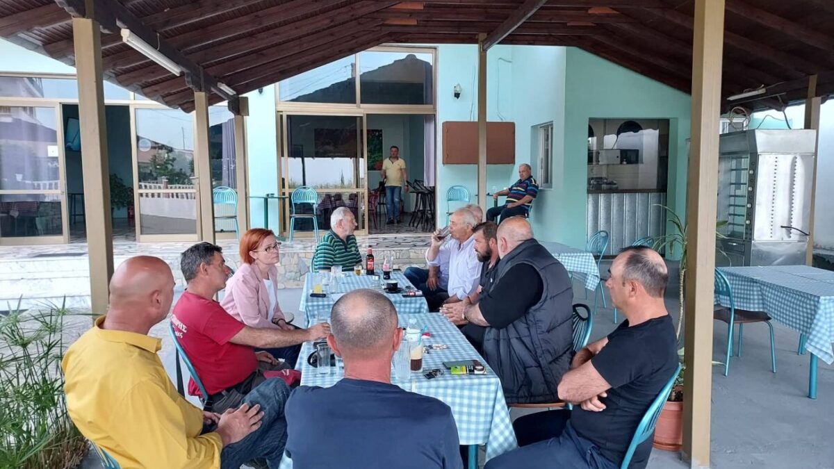 Συνάντηση της βουλεύτριας Ε. Σκούφα με ομάδα καστανοπαραγωγών στην Σκοτίνα