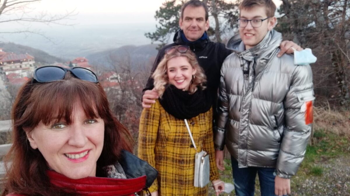 Πιερία: Μάνα και γιος στο ίδιο Πανεπιστήμιο! Συγκινεί η περίπτωση της  Δώρας  Κωστοπούλου από την Περίσταση  που πέρασε ΤΕΦΑΑ Κομοτηνής
