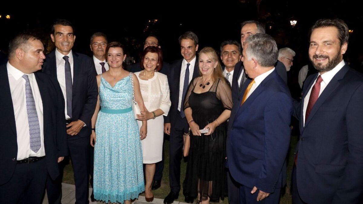 Άννα Μάνη – Παπαδημητρίου: Προσκεκλημένη της Προέδρου της Δημοκρατίας στο Προεδρικό Μέγαρο για την αποκατάσταση της Δημοκρατίας
