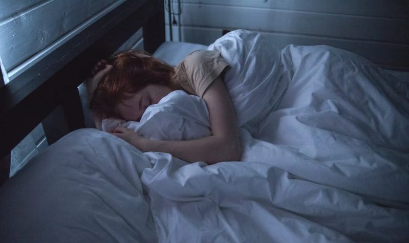 Πώς ο ποιοτικός ύπνος ευνοεί το έντερο και την πέψη