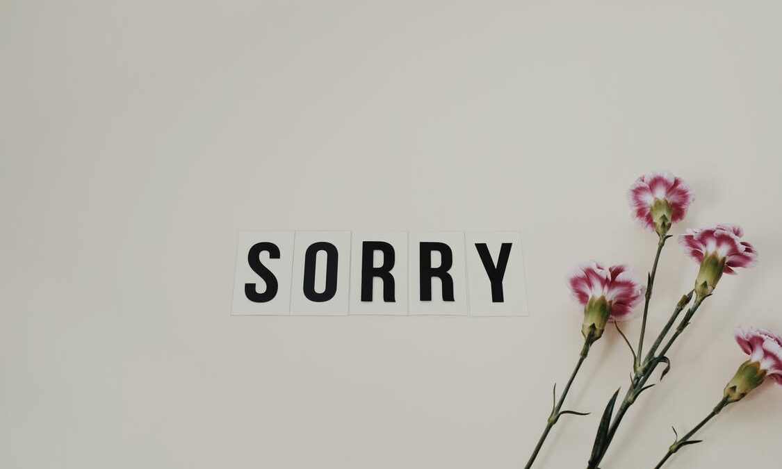 Γιατί δεν πρέπει να λέτε «συγγνώμη» στη δουλειά