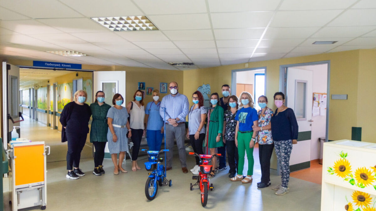 Δωρεά δύο ποδηλάτων στην Παιδιατρική Κλινική του Γενικού Νοσοκομείου Κατερίνης από τις “Κόρες Πιερίων”