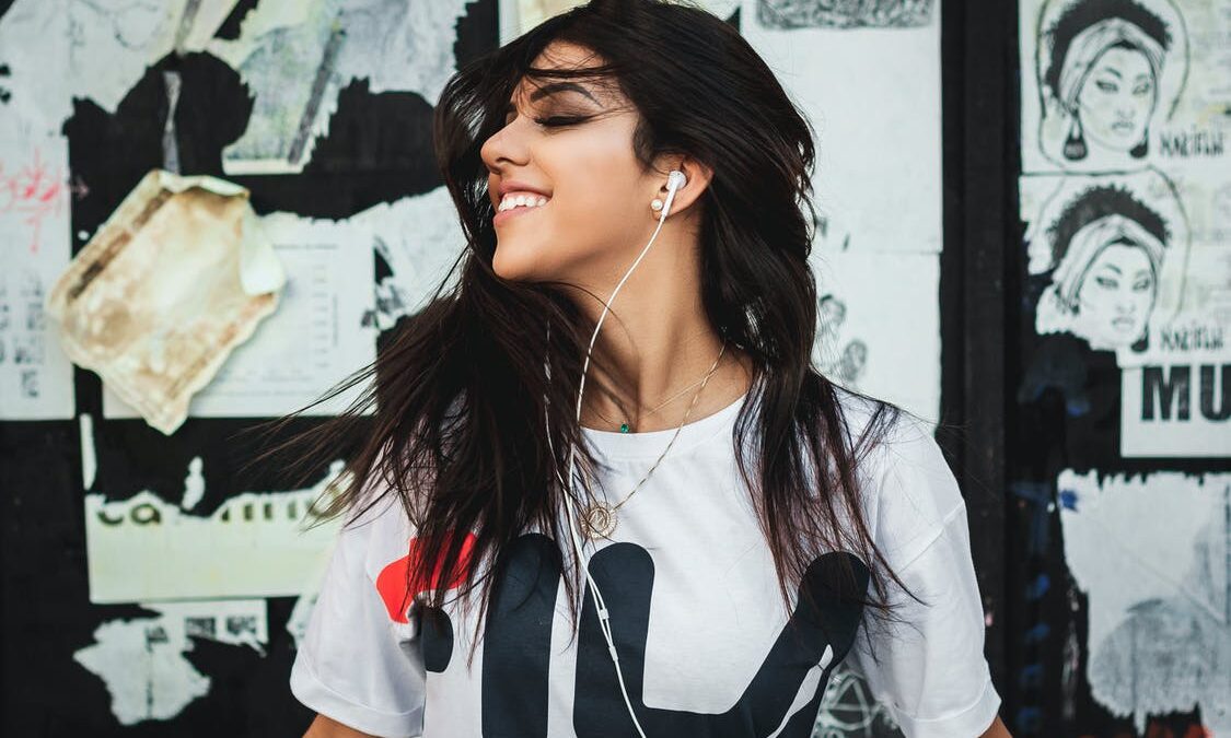 Δυνατή μουσική: Ένα δισεκατομμύριο νέοι άνθρωποι κινδυνεύουν από απώλεια ακοής
