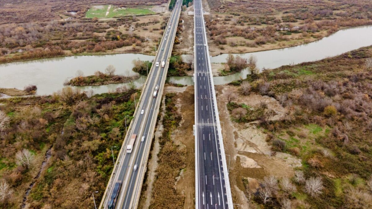 Παραδόθηκε πλήρως ανακατασκευασμένη η γέφυρα Αλιάκμονα –  Παρουσία του Πρωθυπουργού Κ. Μητσοτάκη