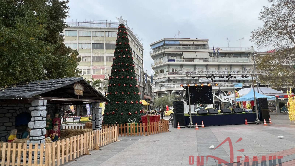 Απόψε η Κατερίνη ανάβει το Χριστουγεννιάτικο δένδρο! Οι πρώτες εικόνες από τη στολισμένη πλατεία Ελευθερίας