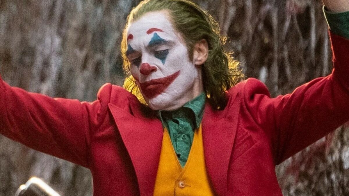 «Joker: Folie à Deux»: Πρώτες εικόνες από τα γυρίσματα με τον Φίνιξ γυμνόστηθο