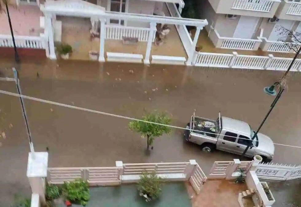 Κατερίνη: Κλιμάκιο του ΣΥΡΙΖΑ στο παραλιακό μέτωπο για τις πλημμύρες