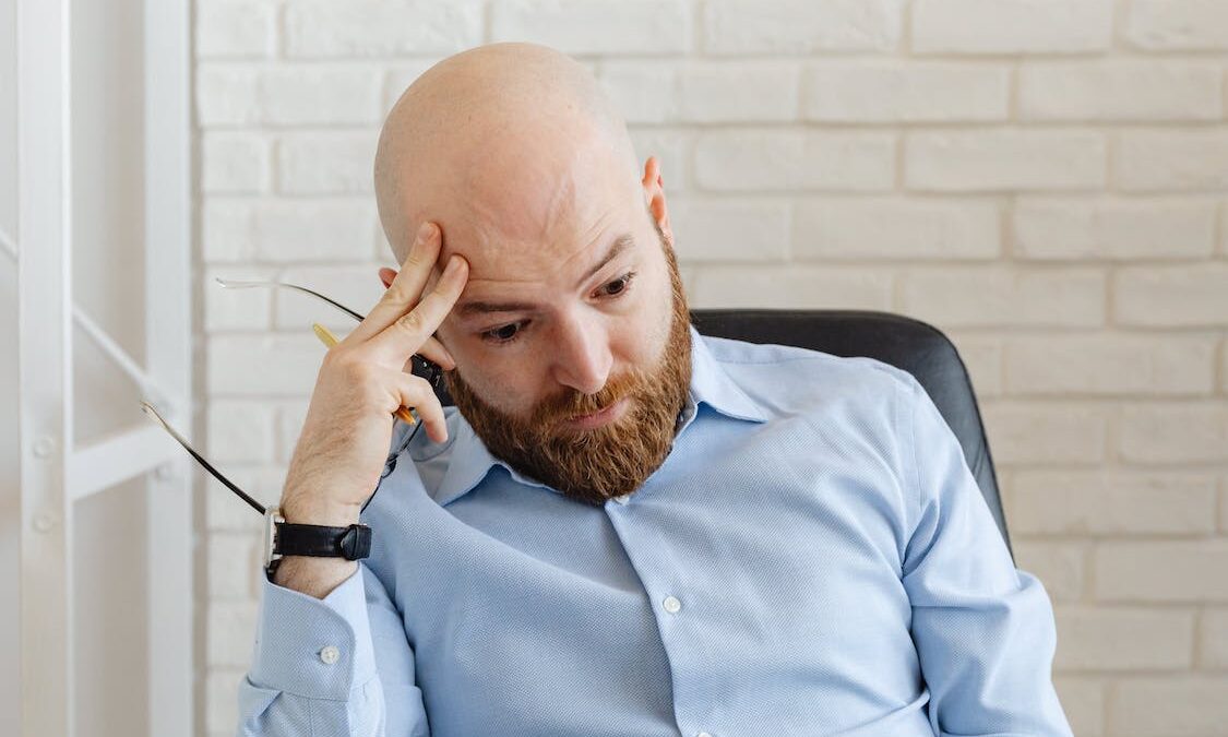 Νέα μελέτη για τους άνδρες: Άγχος, και εξάντληση στη μέση ηλικία μπορεί να αυξάνουν τον κίνδυνο άνοιας