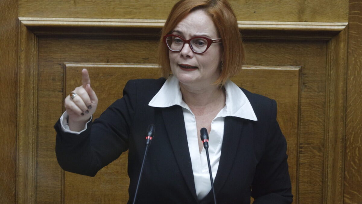 Εισηγήτρια της Αξιωματικής Αντιπολίτευσης  στο νομοσχέδιο για την ενδοσχολική βία η Βουλεύτρια Πιερίας  Μπ. Σκούφα