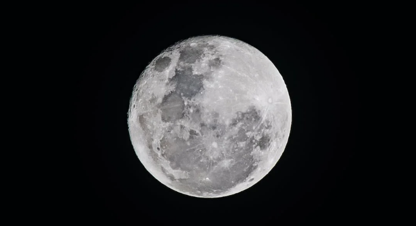 Η Σελήνη είναι εκατομμύρια χρόνια γηραιότερη από ό,τι νομίζαμε μέχρι σήμερα