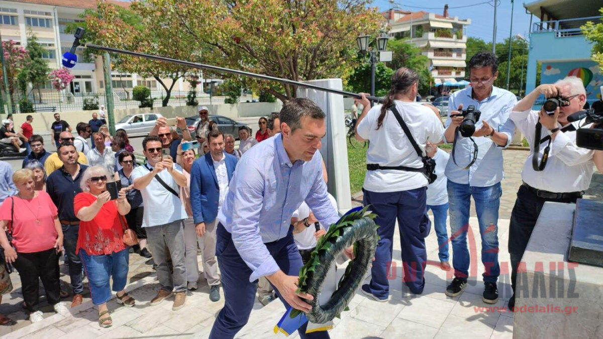 Αλέξης Τσίπρας:  Ένα στεφάνι στο μνημείο για τα θύματα της Γενοκτονίας του Ποντιακού Ελληνισμού στην Κατερίνη