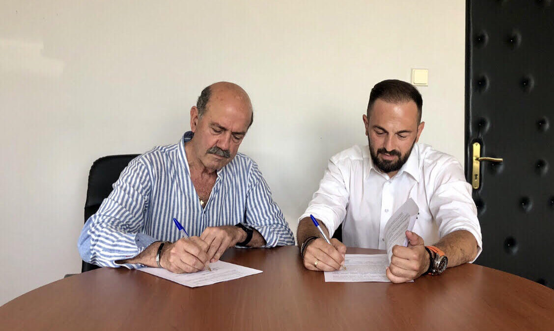 Δήμος Πύδνας – Κολινδρού: Υπογραφή «Σύμβασης προμήθειας» για την «Προμήθεια μηχανήματος χωματουργικών εργασιών»