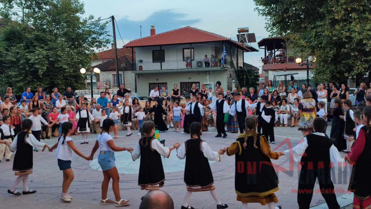 Καρίτσα: Με χορευτικά του πολιτιστικού συλλόγου συνεχίστηκε σήμερα το πανηγύρι της Αγίας Κυριακής (ΒΙΝΤΕΟ)