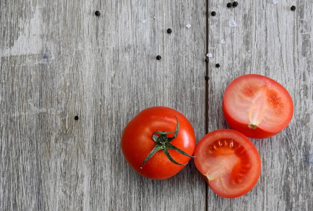 Το μυστικό για να καλλιεργήσεις μεγάλες και ζουμερές ντομάτες στο σπίτι σου