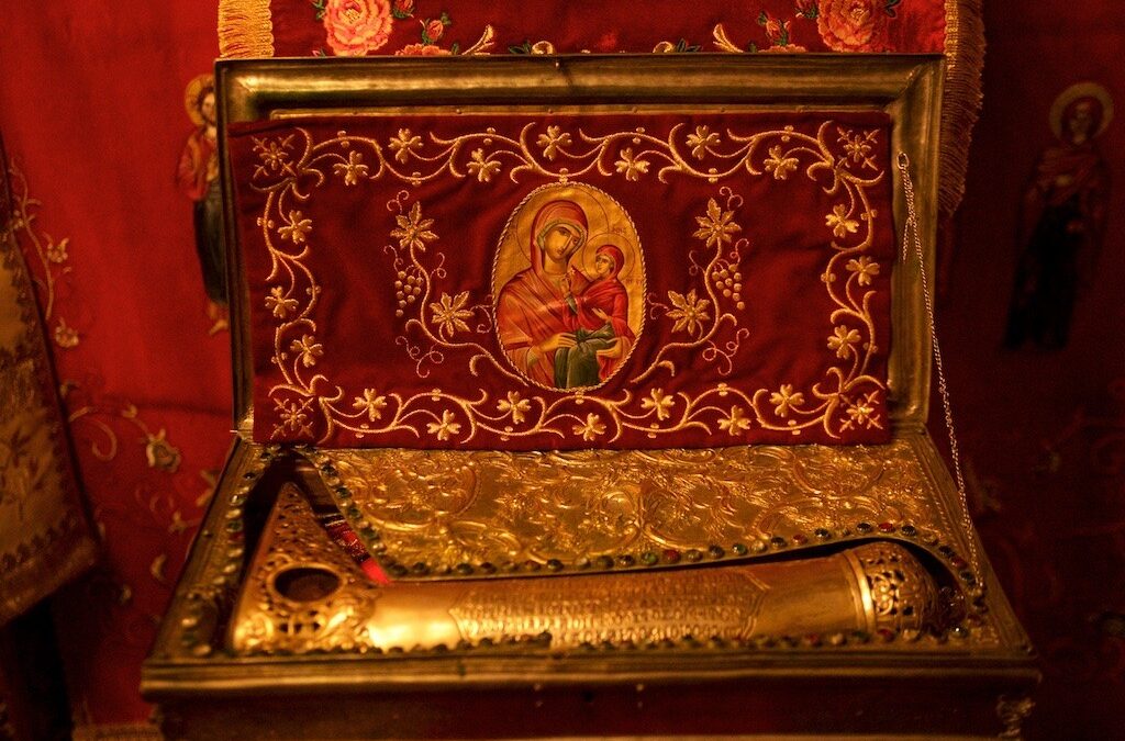 Το  άφθαρτο ιερό λείψανο της Αγίας Άννης από το Άγιο Όρος στα Γιαννιτσά