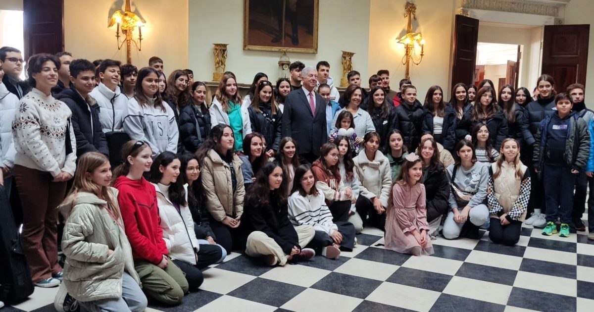 «Ιστορική» συνάντηση του Συλλόγου Προστασίας Παιδιών «ΒΕΝΙΑΜΙΝ» στο Λευκό Παλάτι, παρουσία του ΑΒΥ Πριγκιπικού Ζεύγους της Σερβίας