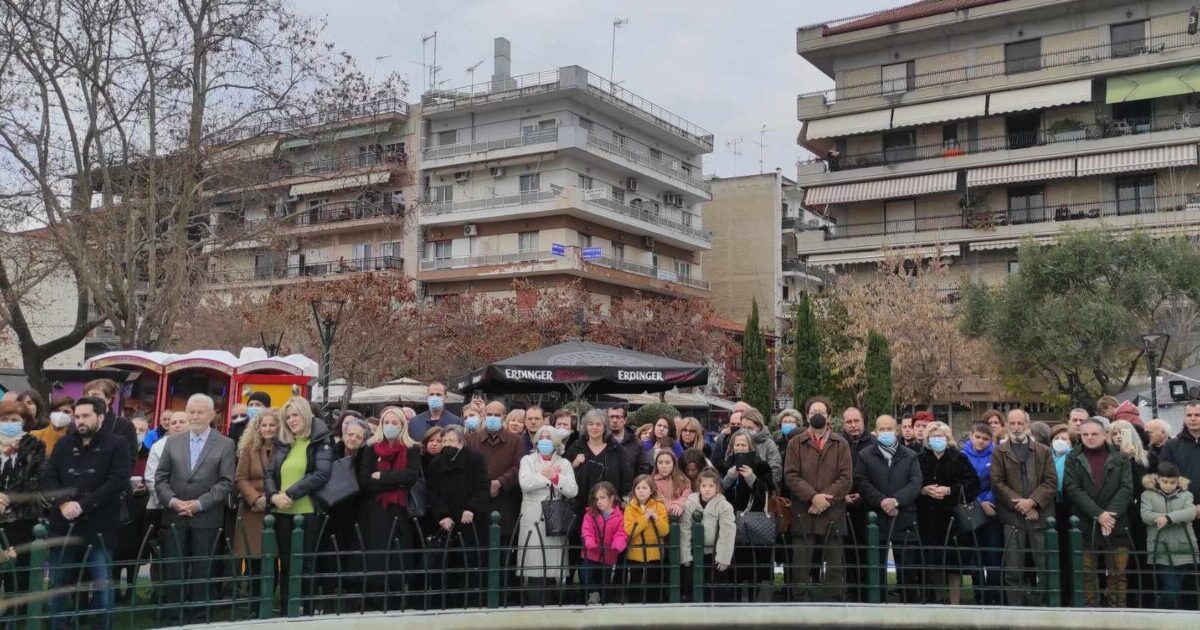 Κατερίνη: Για πρώτη φορά… Η κατάδυση του Τιμίου Σταυρού στο σιντριβάνι της πλατείας «Μακεδονίας»