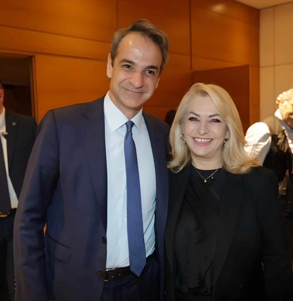 Η Υφυπουργός Ανάπτυξης με τον Πρωθυπουργό στην εκδήλωση του Ελληνοαμερικάνικου Επιμελητηρίου