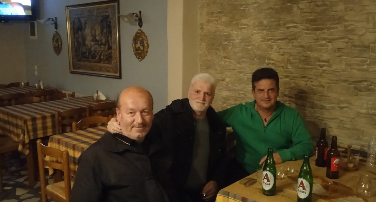 Γρηγόρης Τσαπράνης – Βραδινή συνάντηση με φίλους!